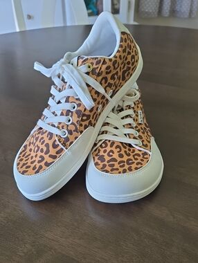 NWOT Be Lenka Barefoot Shoes Animal Print Shoes Size 38